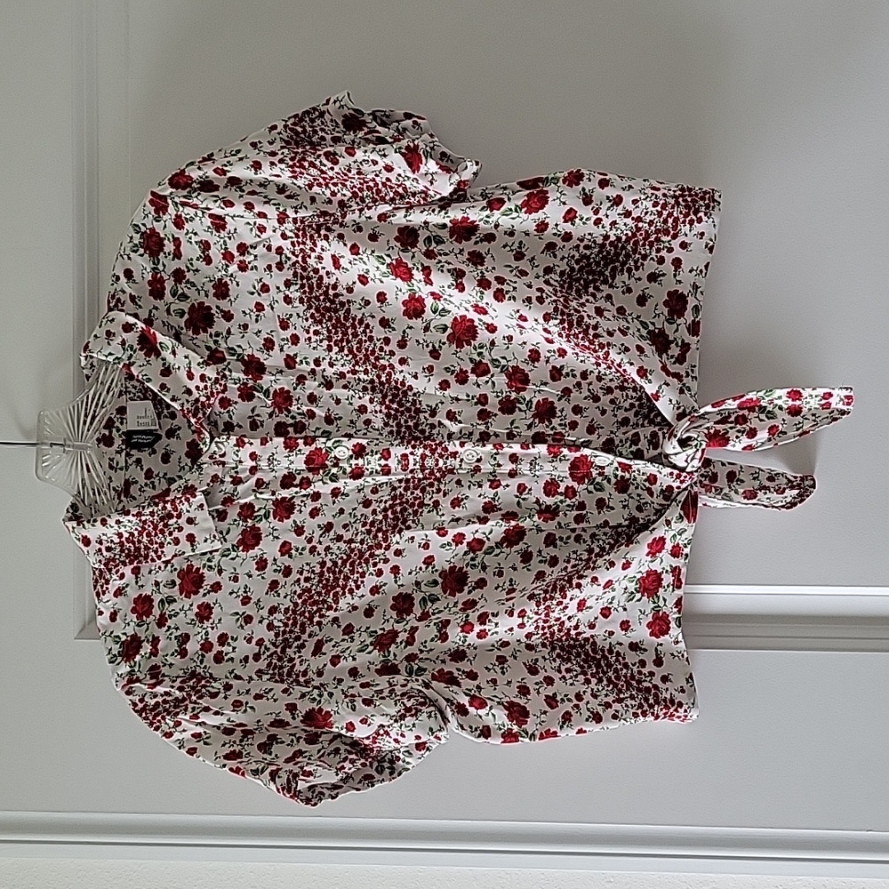 Divided by H&M red floral Size 12 button up top with tie end.